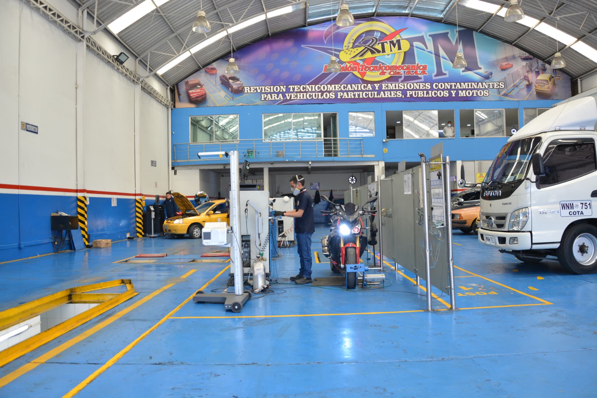 Instalaciones y líneas de inspección de CDA REVITEC Bogotá
